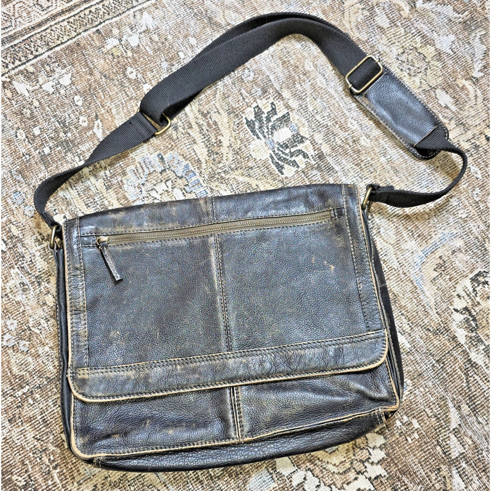 Black Rivet Distressed Leather Messenger Bag Laptop Briefcase Crossbody Strap